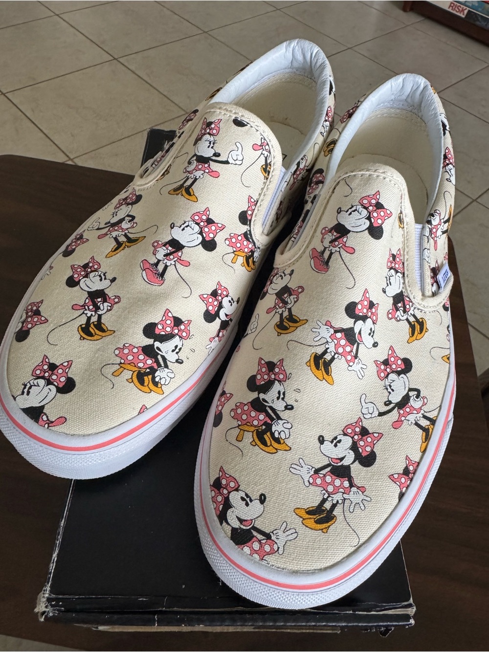 Vans Slip-On Sneakers - Beige Minnie Mouse Print 8.5M 10W - Picture 2 of 10